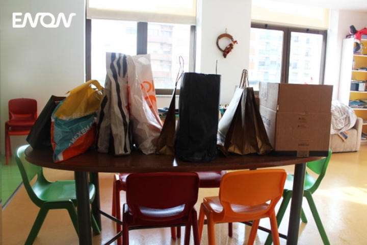 Entrega de presentes &agrave; institui&ccedil;&atilde;o &ldquo;O Ter&ccedil;o&rdquo;