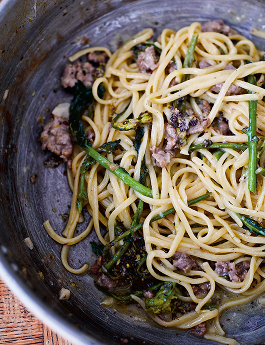 linguine com salsichas